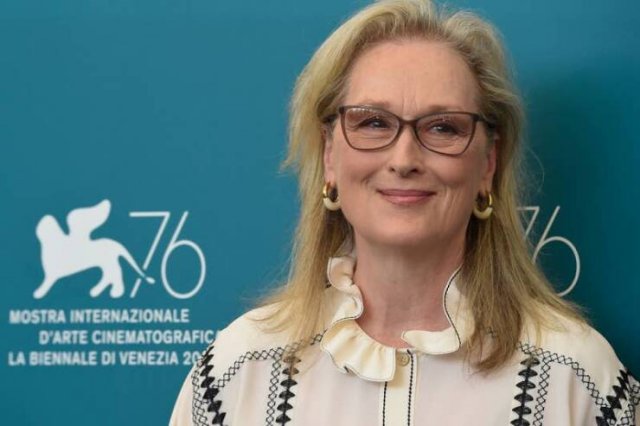 Celebrities Who Are 70 Years Old Or More (24 pics) Celebrities Who Are 70 Years Old Or More (24 pics)