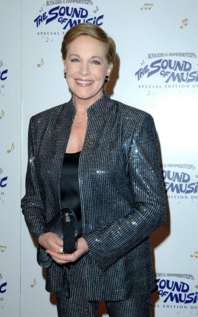 Celebrities Who Are 70 Years Old Or More (24 pics) Celebrities Who Are 70 Years Old Or More (24 pics)