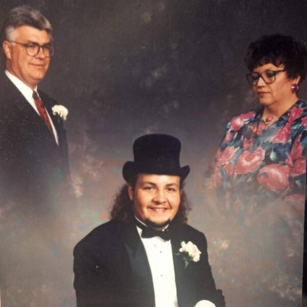 People Share Their Awkward And Funny Photos (20 pics)