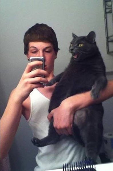 They Hate Selfies (25 pics)
