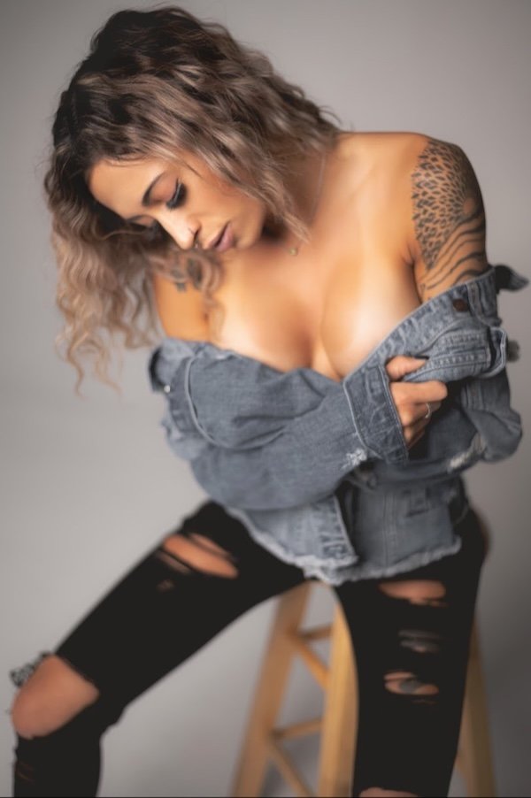 Braless Girls (36 pics)