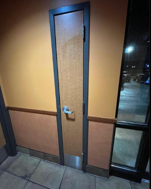 What Is Going On Here? (34 pics)