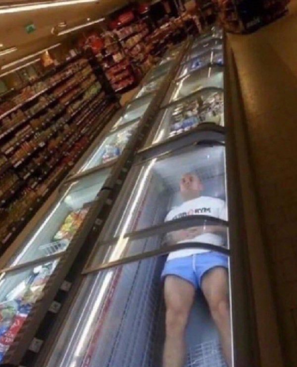 What Is Going On Here? (34 pics)