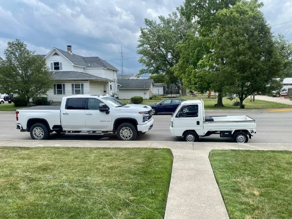 What Is Going On Here? (34 pics)