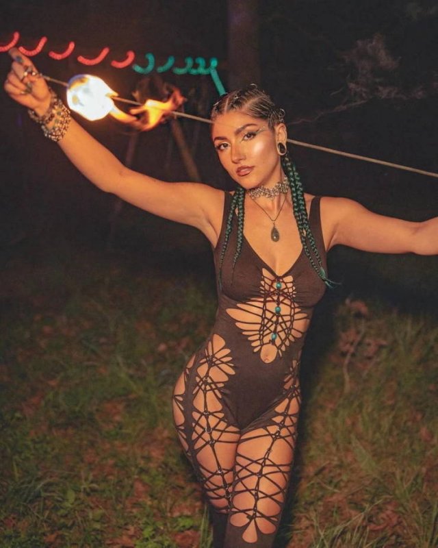 Girls At Music Festivals (39 pics)