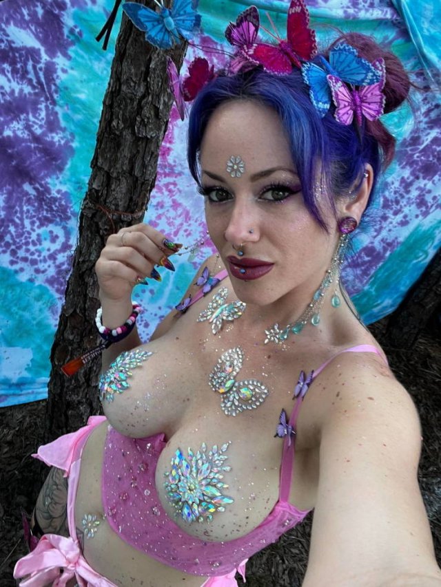 Girls At Music Festivals (39 pics)
