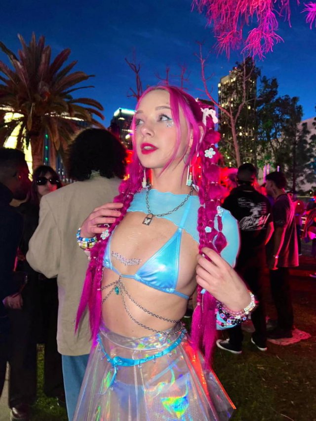 Girls At Music Festivals (39 pics)