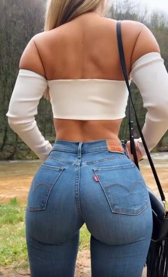 Girls In Jeans (30 pics)