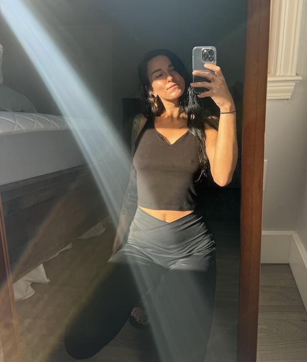 Braless Girls (33 pics)