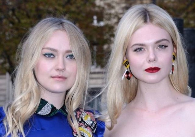 Celebrities With Their Siblings (20 pics) Celebrities With Their Siblings (20 pics)