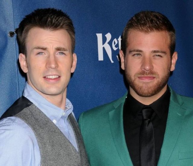 Celebrities With Their Siblings (20 pics) Celebrities With Their Siblings (20 pics)