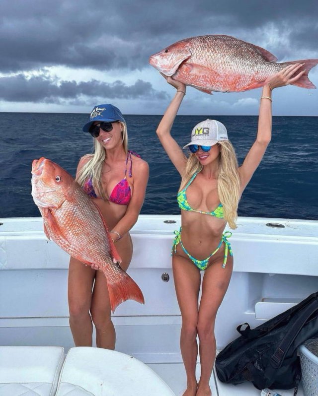 Girls Fishing (56 pics)