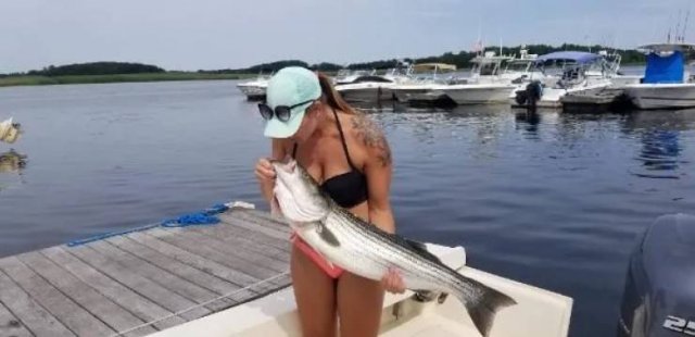 Girls Fishing (56 pics)