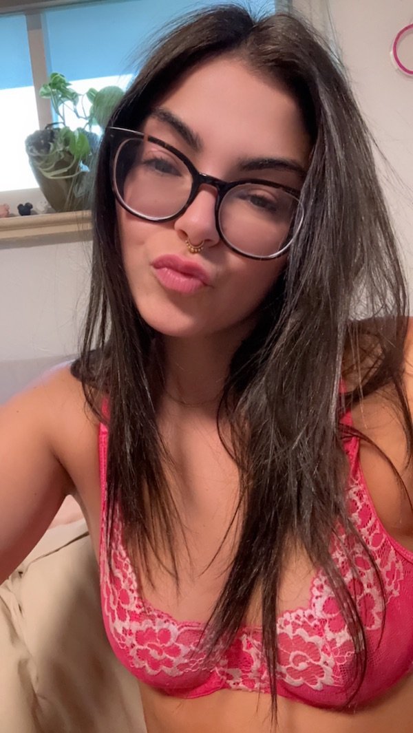 Girls In Glasses (32 pics)