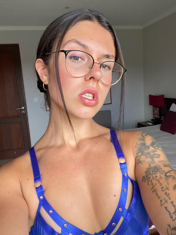 Girls In Glasses (32 pics)