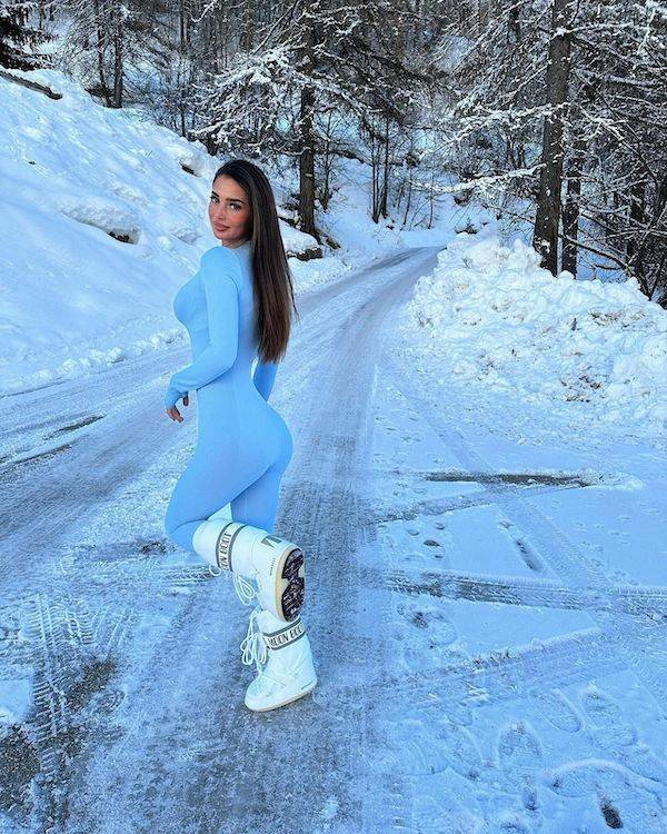 Girls In Yoga Pants (36 pics)