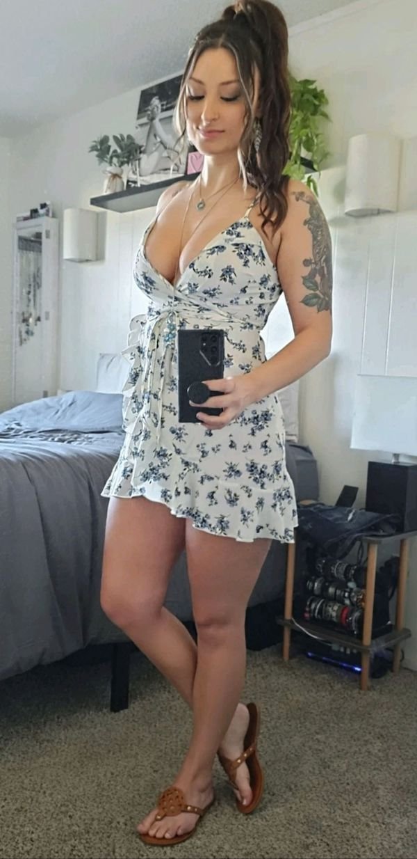 Girls In Sundresses (32 pics)
