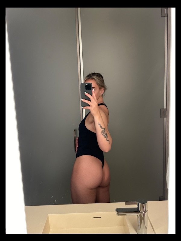 Rear View (35 pics)
