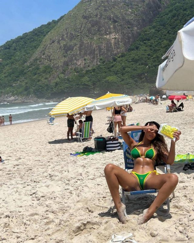 Bikini Girls (34 pics)