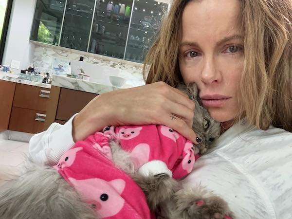 Famous Women Without Makeup (19 pics) Famous Women Without Makeup (19 pics)