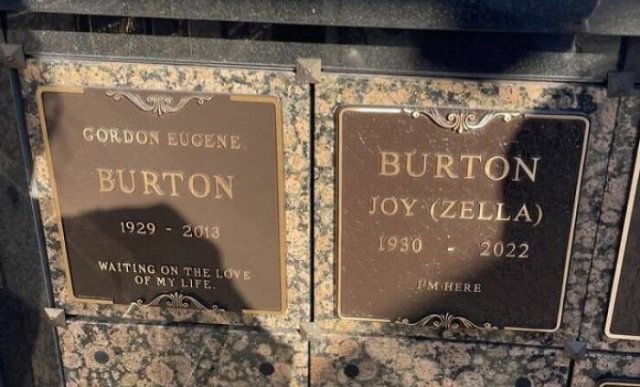 Weird And Unique Gravestones (19 pics)