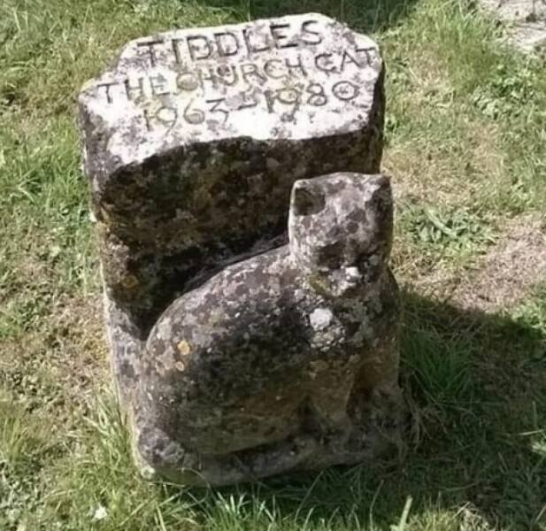 Weird And Unique Gravestones (19 pics)