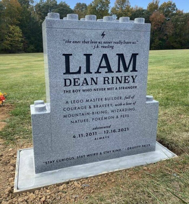 Weird And Unique Gravestones (19 pics)