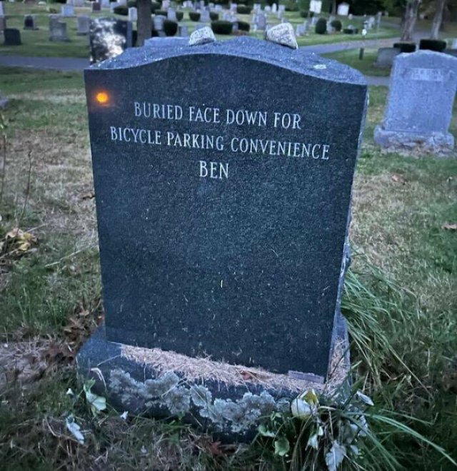 Weird And Unique Gravestones (19 pics)