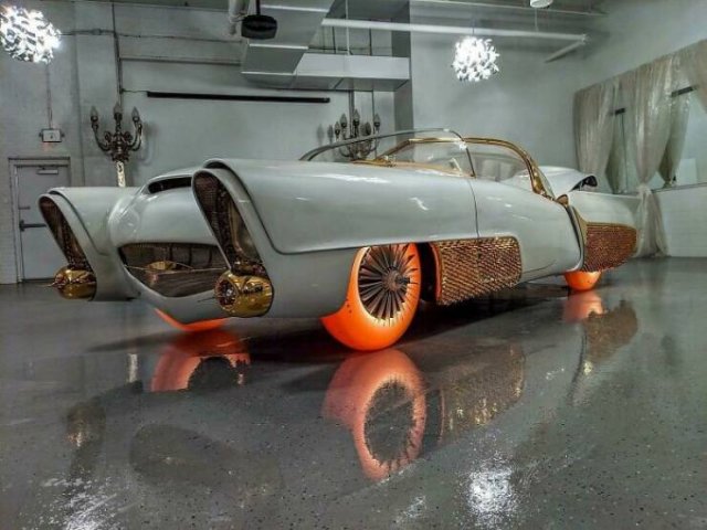Futuristic Things From The Past (15 pics)