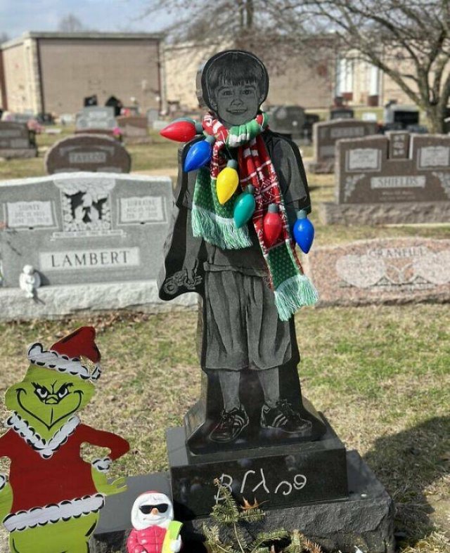 Weird And Unique Gravestones (19 pics)