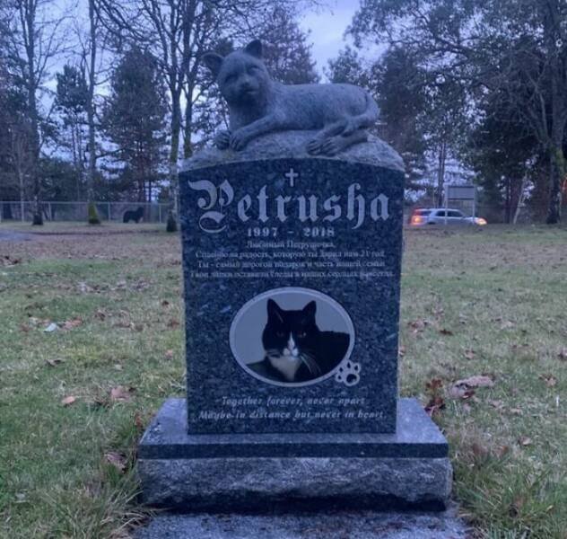 Weird And Unique Gravestones (19 pics)