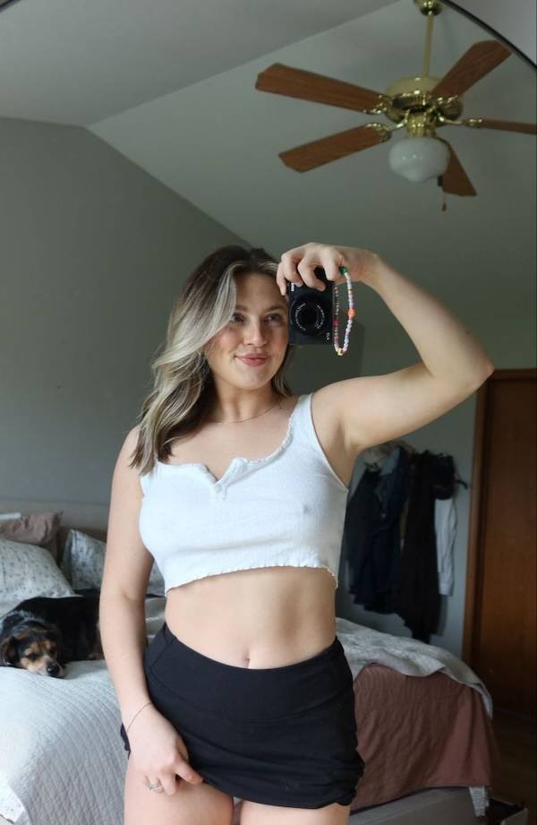 Selfie Girls (46 pics)