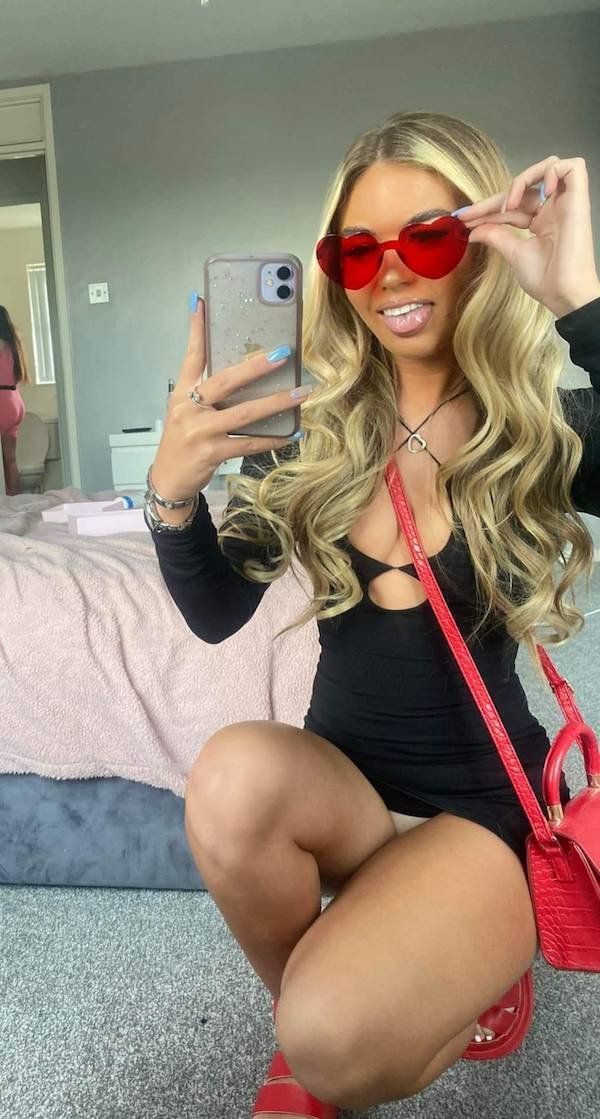 Selfie Girls (46 pics)