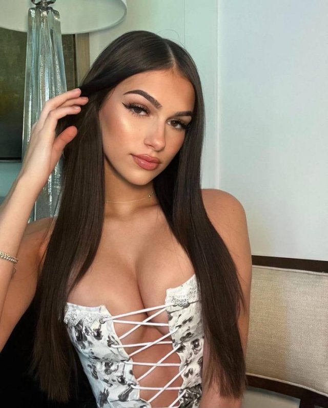 Braless Girls (47 pics)