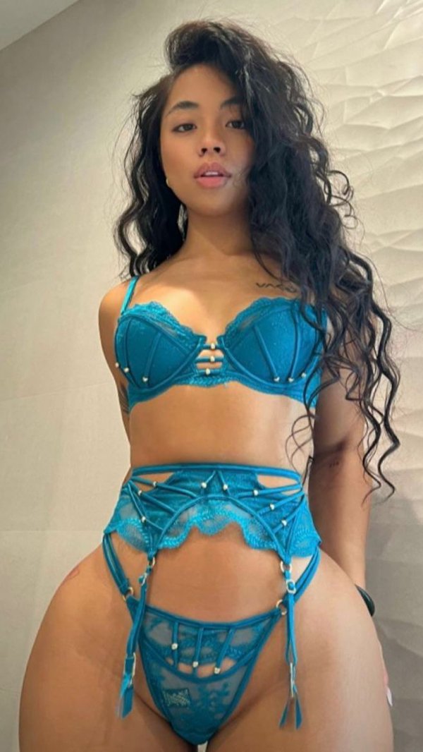 Girls In Lingerie (26 pics)