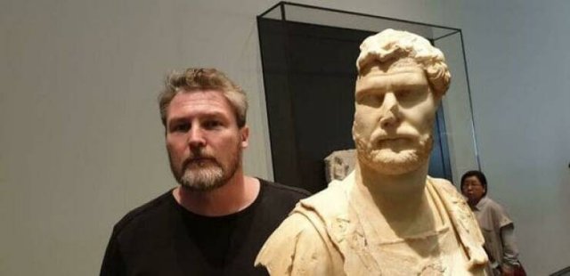 Unexpected Encounters With Doppelgangers (20 pics)