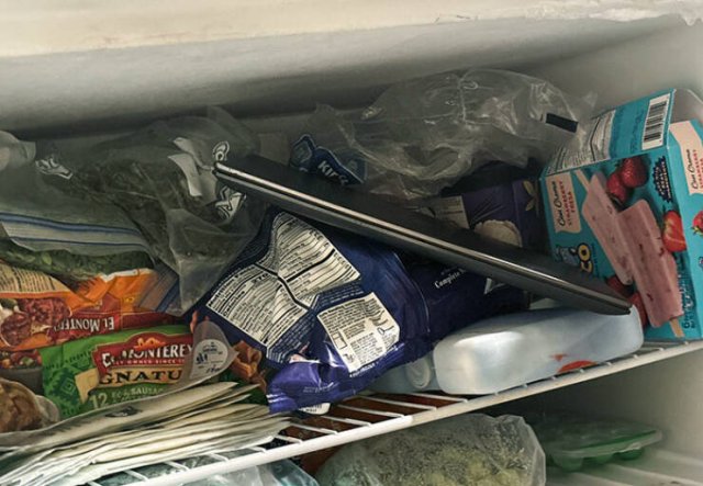 Annoying Habits Of Girlfriends (25 pics)