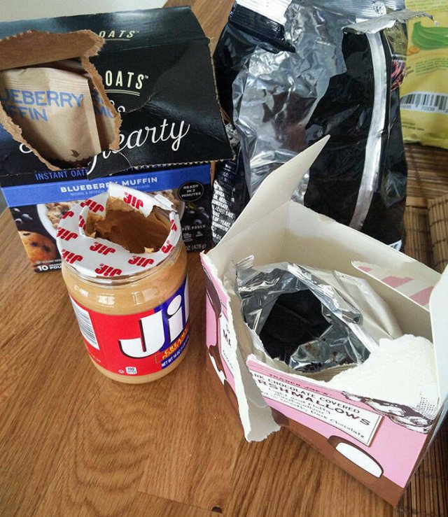 Annoying Habits Of Girlfriends (25 pics)