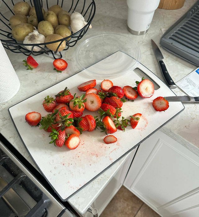 Annoying Habits Of Girlfriends (25 pics)