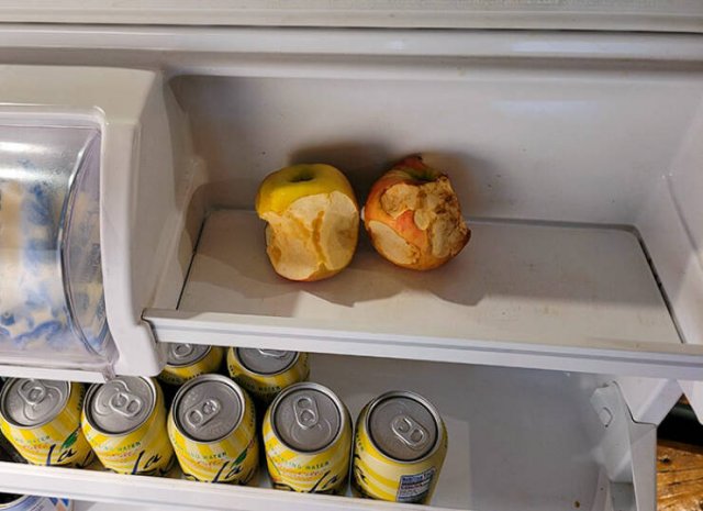 Annoying Habits Of Girlfriends (25 pics)