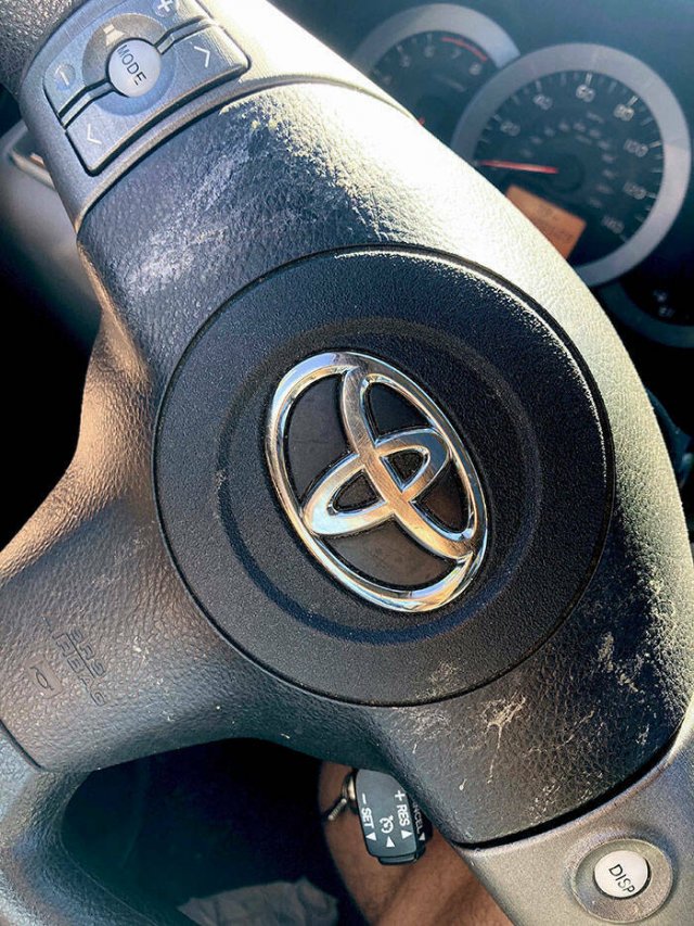 Annoying Habits Of Girlfriends (25 pics)