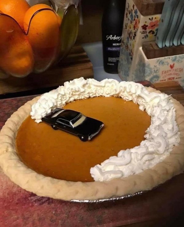 What Is Going On Here? (23 pics)