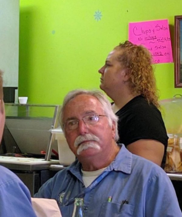 What Is Going On Here? (23 pics)