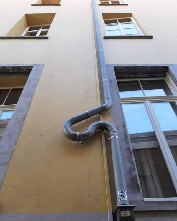 What Is Going On Here? (23 pics)