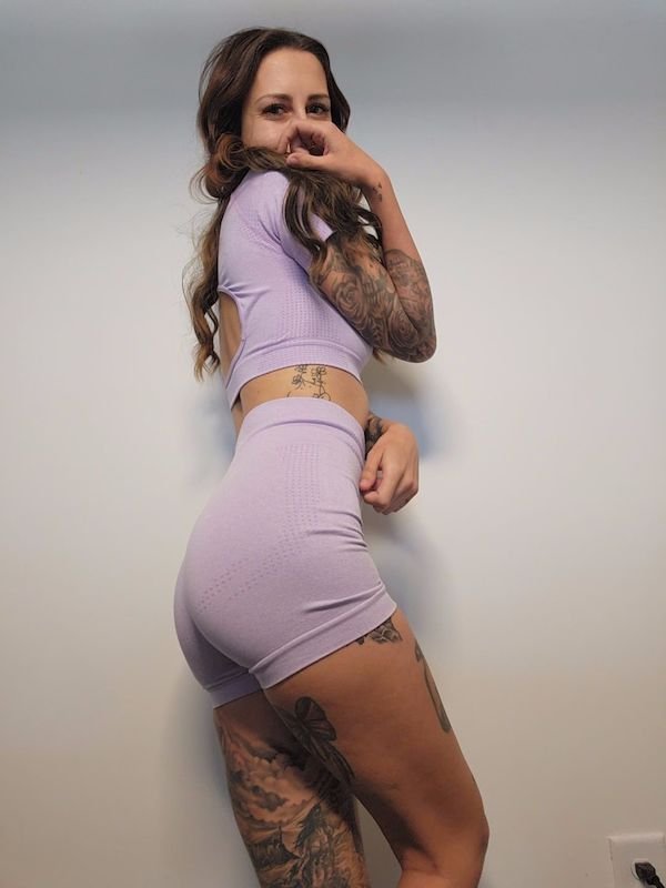 Rear View (32 pics)