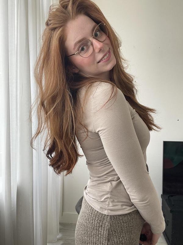 Girls In Glasses (28 pics)