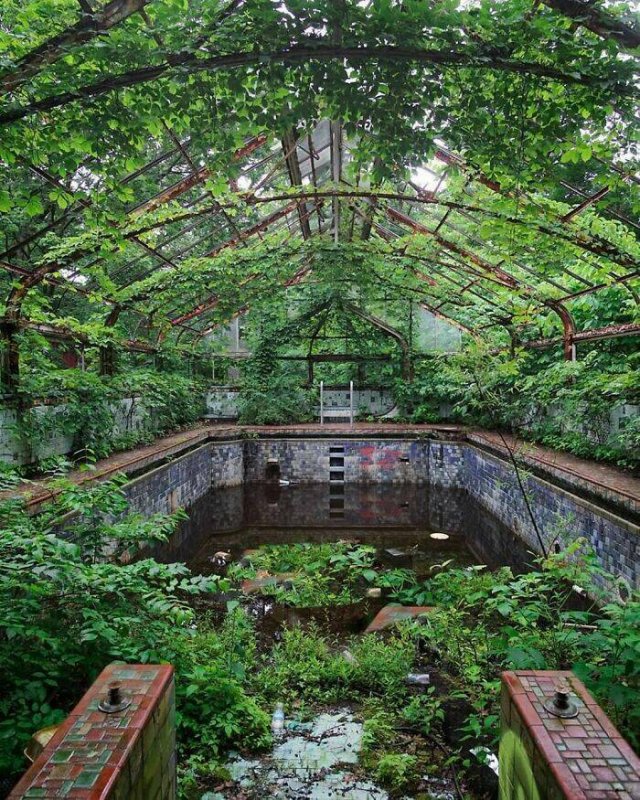 Beautiful Abandoned Places (24 pics)