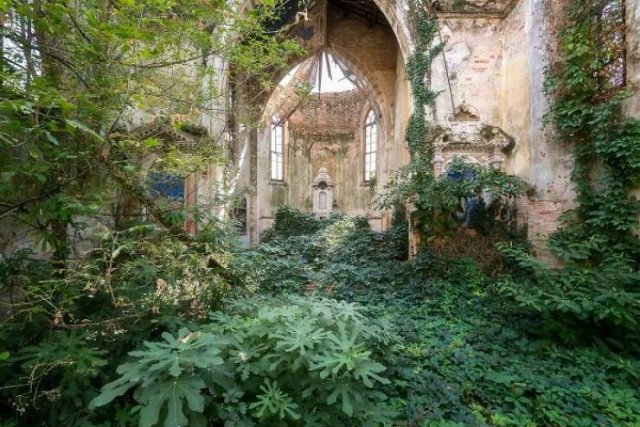 Beautiful Abandoned Places (24 pics)