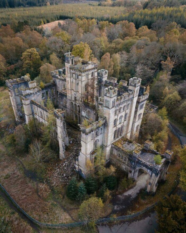 Beautiful Abandoned Places (24 pics) Beautiful Abandoned Places (24 pics)