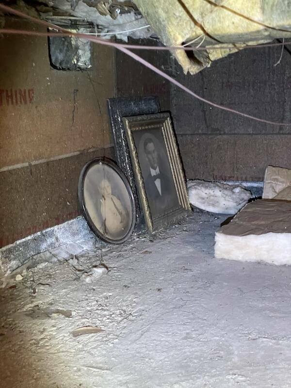 Unusual Finds In Houses (15 pics)